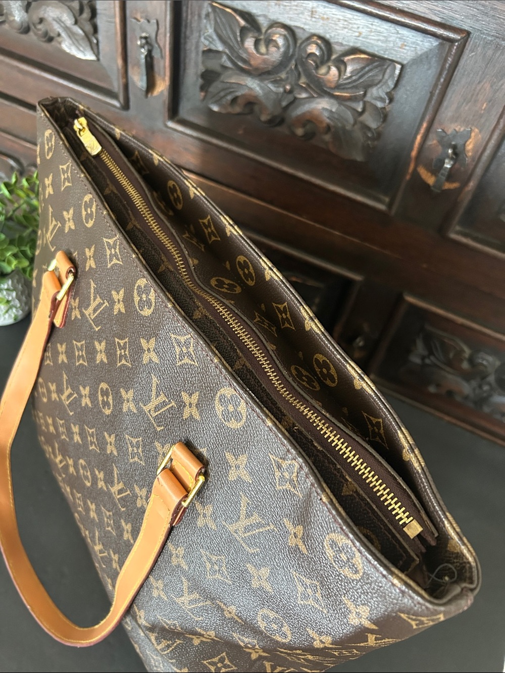 Beautiful Tote in Brown with Tan Straps - Picture 5 of 16